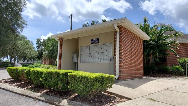 Building Photo - 2360 SW Archer Rd