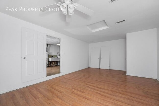 Building Photo - 2533 Ravine St