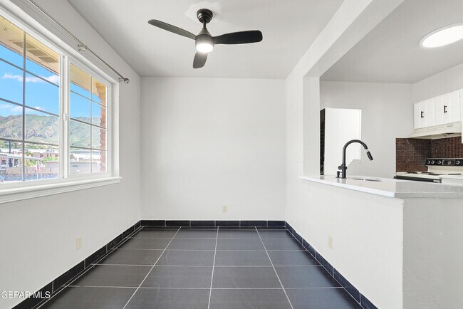 Building Photo - 333 Eubank Ct