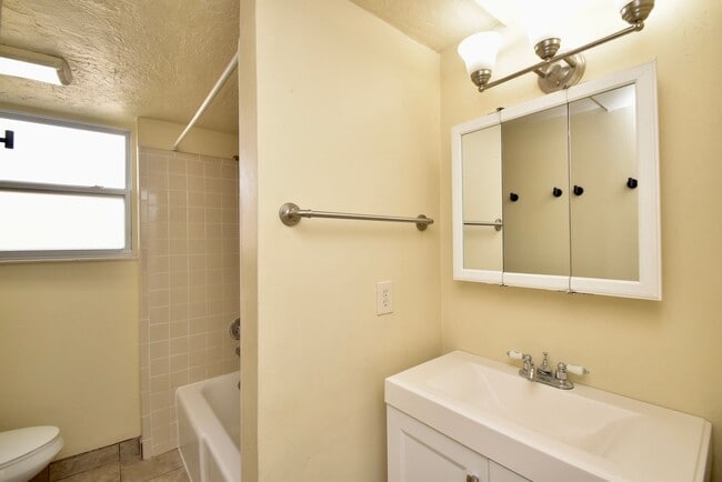 Building Photo - 7211 Ramanee Dr