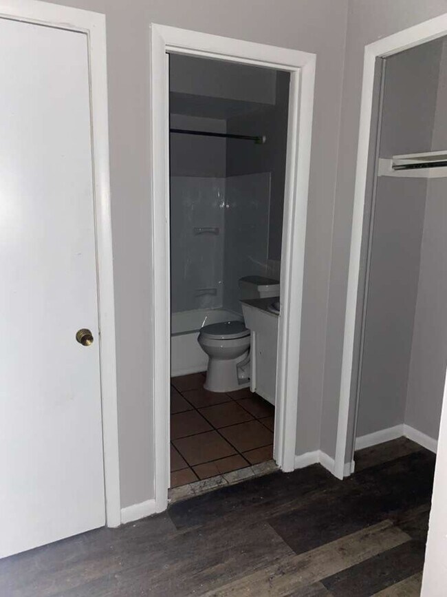 Building Photo - 1885 N Taylor Rd