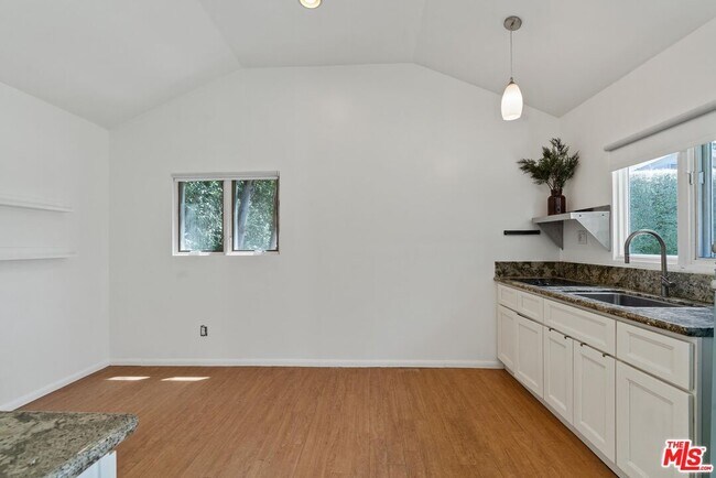 Building Photo - 5705 Sunnyslope Ave