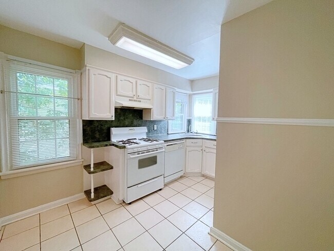 Building Photo - 925/927 Rittiner Drive