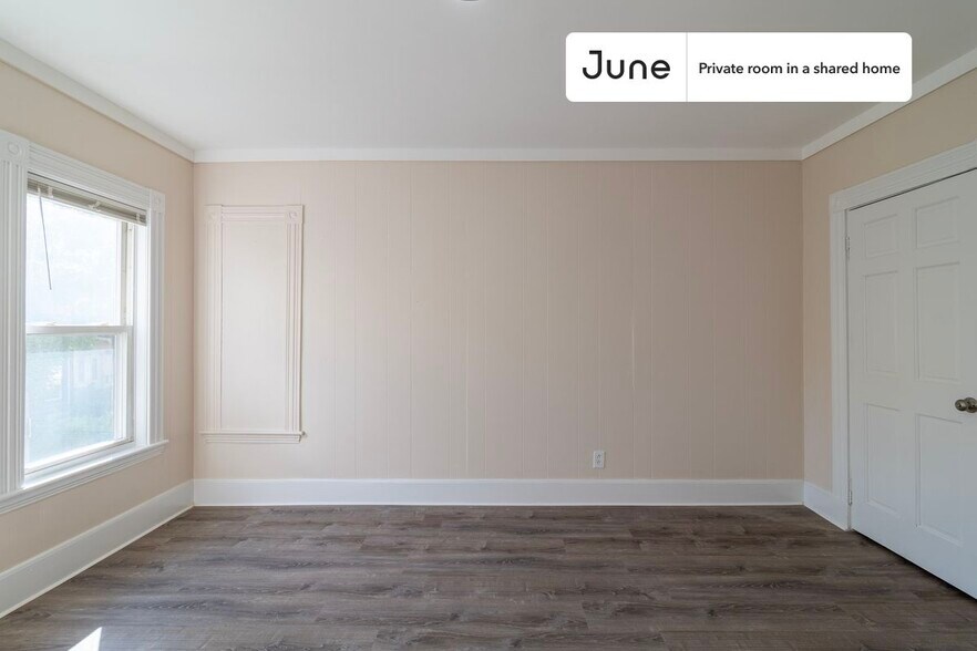 Building Photo - Room in Shared 7 bed/2 bath home