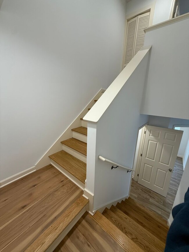 Building Photo - Spacious Rental Minutes from Downtown Nashville!