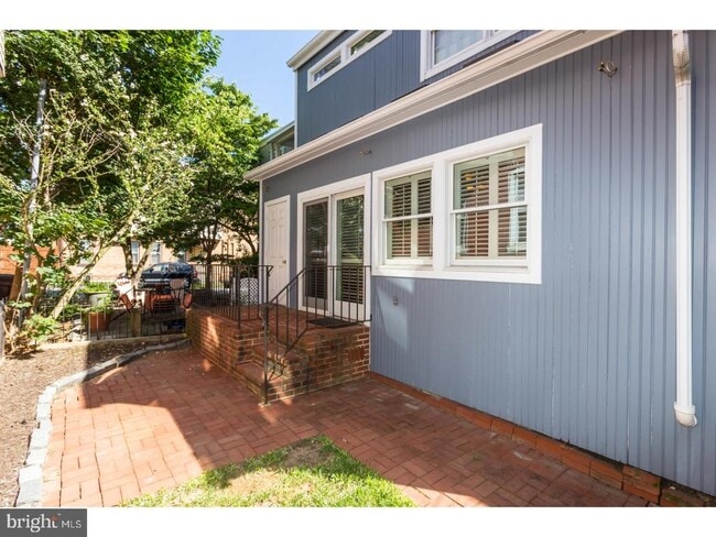 Building Photo - 1306 Shallcross Ave
