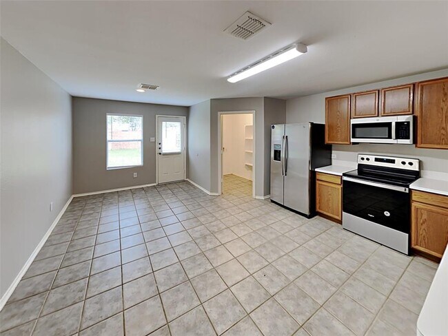 Building Photo - 1128 Maplewood Ln