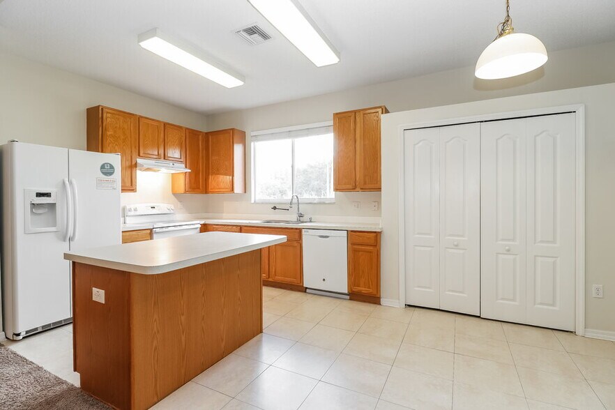 Building Photo - 22842 Marsh Wren Dr