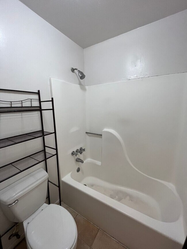 Building Photo - 607 Virginia Oak Ct