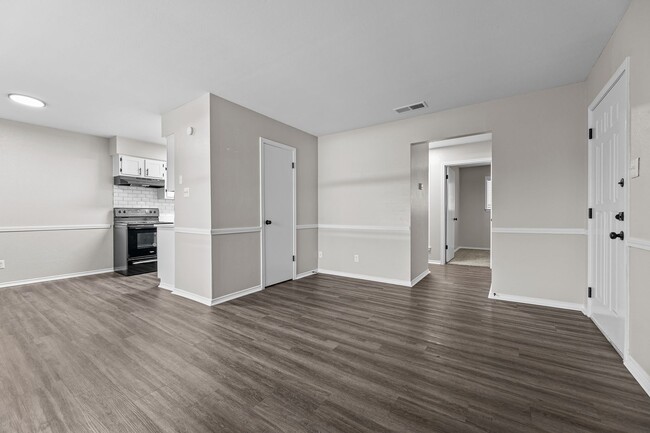 Building Photo - Your Charming 2/1 Apartment in Waxahachie Awaits - Perfect for a Small Family or Remote Worker! A...