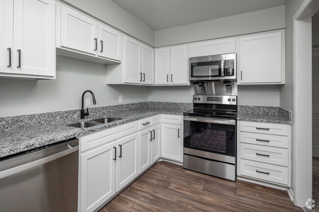 2BR, 1BA - The Cumberland UV - 1,008SF - Kitchen - River West Apartments