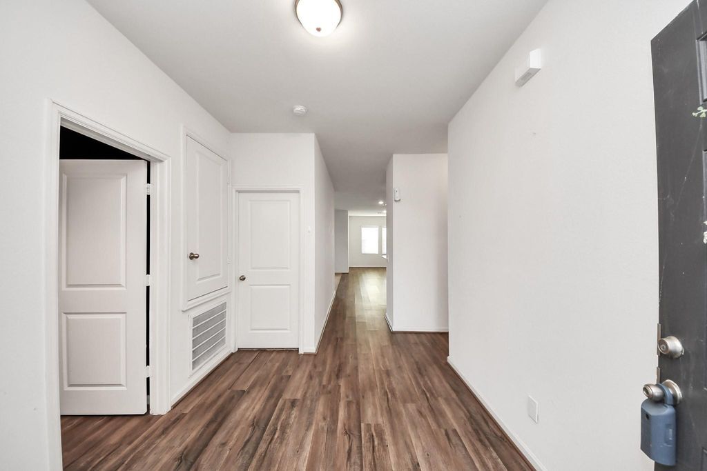 Building Photo - 1060 Fraser Fir Ln