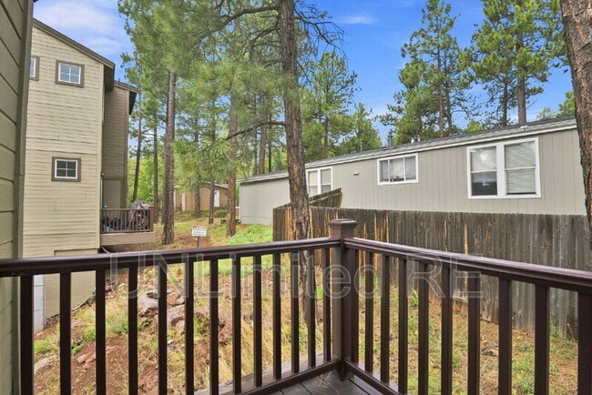 Building Photo - 2520 W Pikes Peak Dr