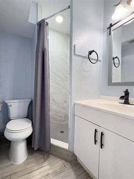 Building Photo - 902 NE 34th St