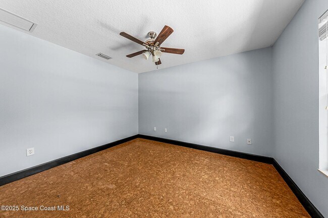 Building Photo - 915 Kenmore St NW