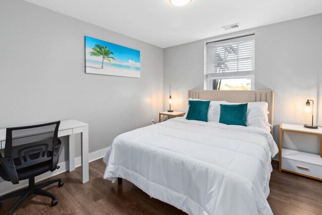 Building Photo - 457 E Kirby St