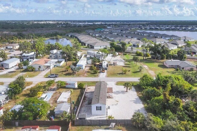 Building Photo - 3230 Smith St