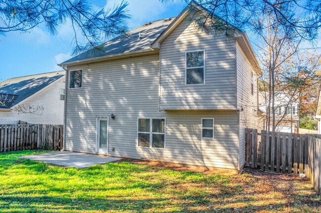 Building Photo - Gorgeous 3/2.5 with 2 car garage.