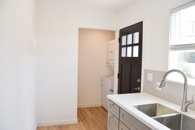 Building Photo - New ADU unit with all the amenities.
