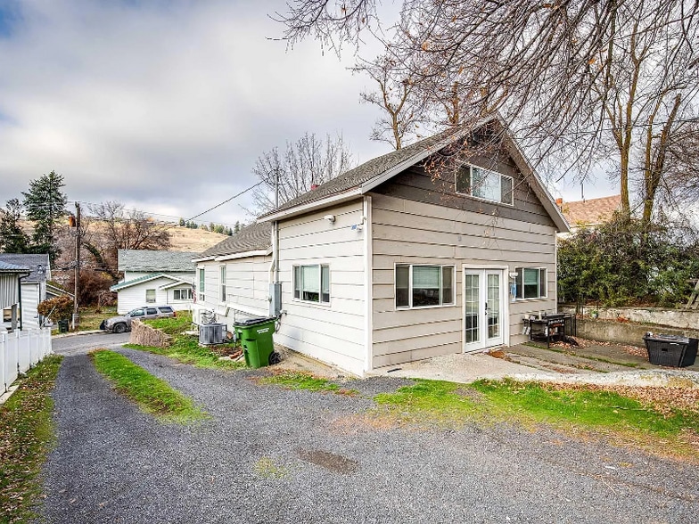 Building Photo - 705 S East St