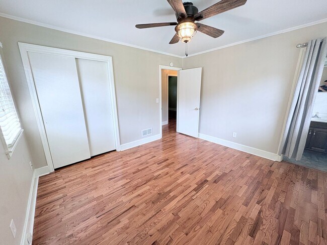 Building Photo - 207 Holly Ave