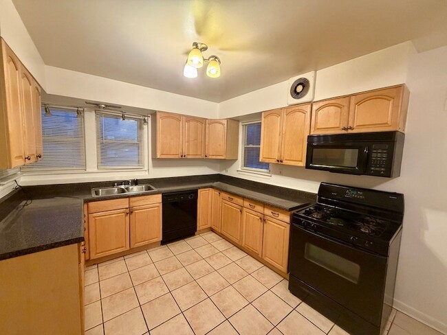 Building Photo - 314 E 83rd St