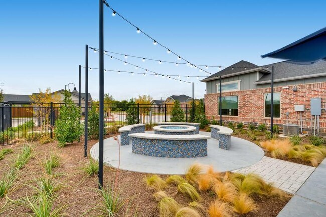 Building Photo - 8500 Comanche Springs Dr