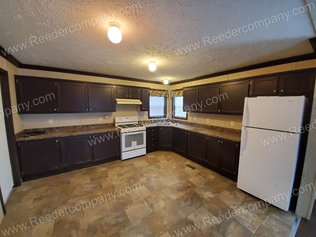 Building Photo - 3 bedroom house