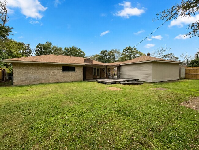 Building Photo - 25419 Elm Creek Dr