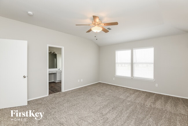 Building Photo - 828 Jockey Club Ln