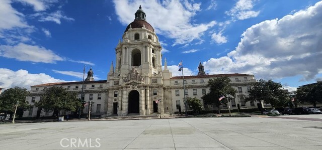 Building Photo - 39 S Los Robles Ave