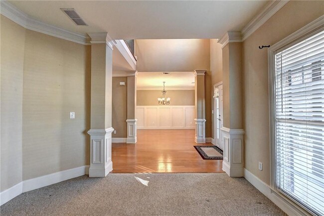 Building Photo - 5570 Viewpoint Ct