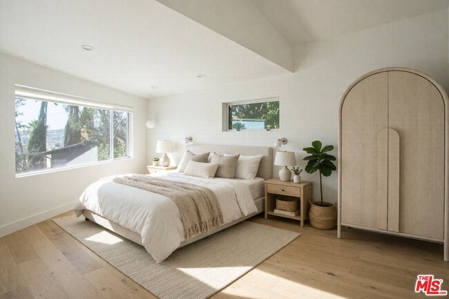 Building Photo - 2107 Mayview Dr