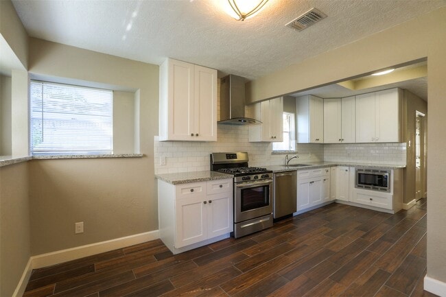 Building Photo - 11402 Brook Meadows Ln