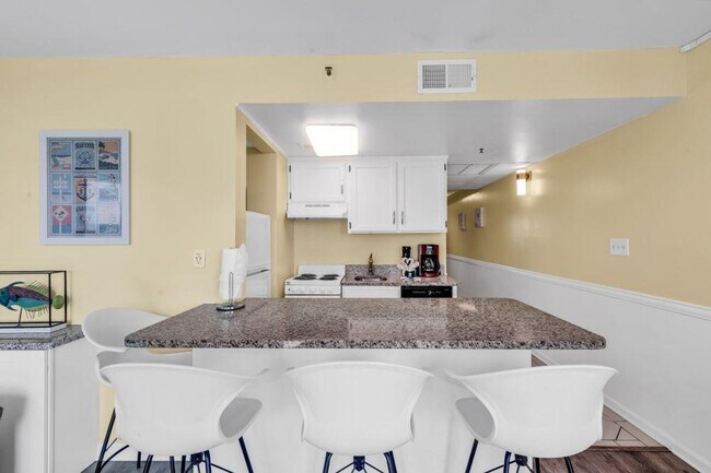 Building Photo - 2310 N Ocean Blvd