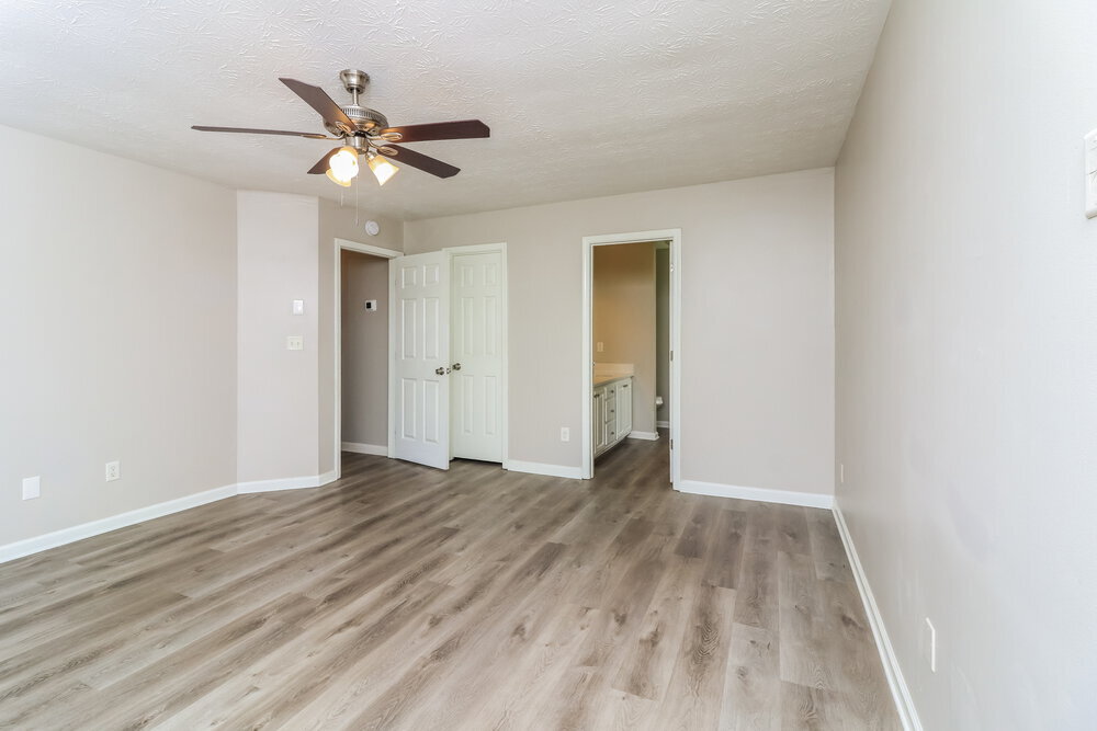 Building Photo - 2540 Lake Royale Dr