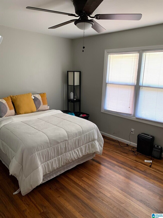 Building Photo - 410 32nd E Pl