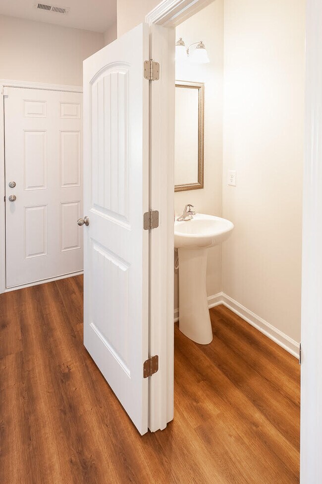 Building Photo - 220 Carvel Trl