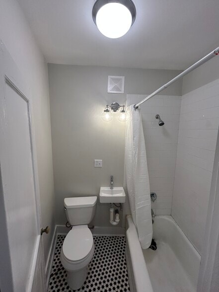 Building Photo - 22 Chiswick Rd