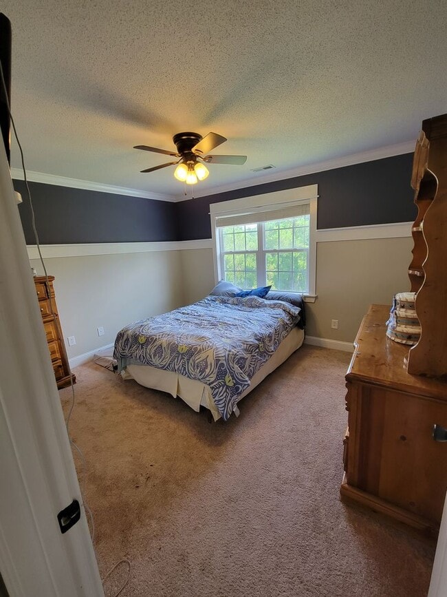 Building Photo - Gorgeous Home in Hubert!