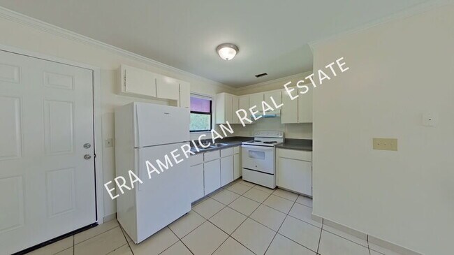 Building Photo - 108 Twin Trees Dr