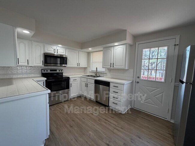 Building Photo - 404 Fee Fee Hills Dr