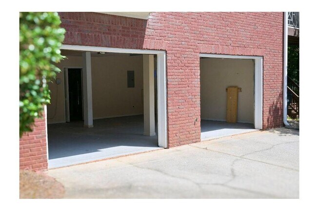 Building Photo - 3885 Waterford Dr
