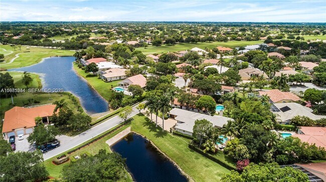 Building Photo - 1884 Classic Dr