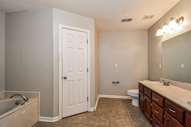 Building Photo - 13231 Braybourne Pkwy