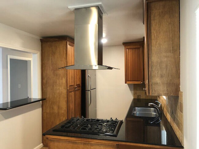 Building Photo - 1bed 1bath Apartment