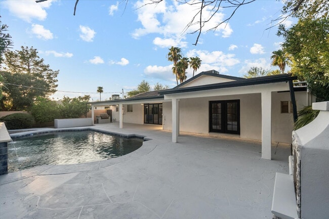 Building Photo - 8525 E Clarendon Ave