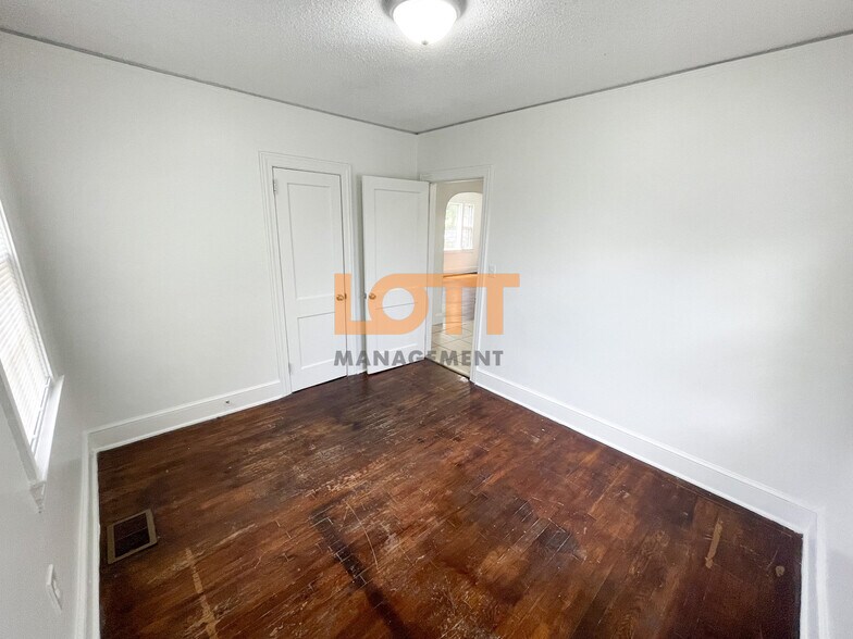 Building Photo - 13 Irene Cir