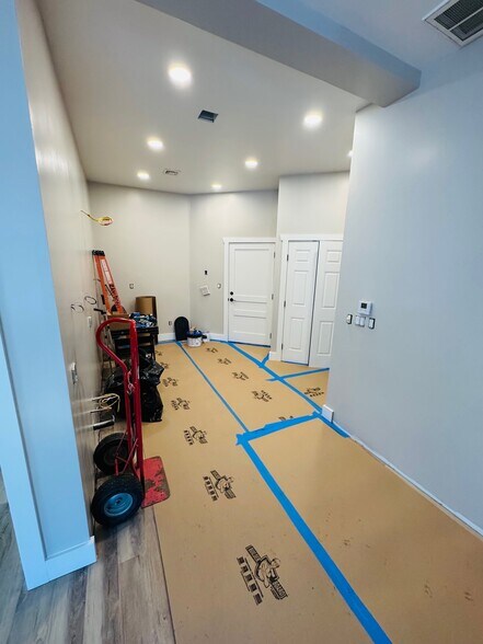 Building Photo - 34 Church St