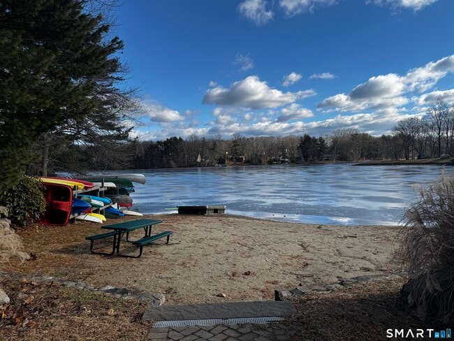Building Photo - 6 Redcoat Ln